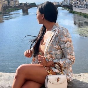 Meet your Posher, Adrienne